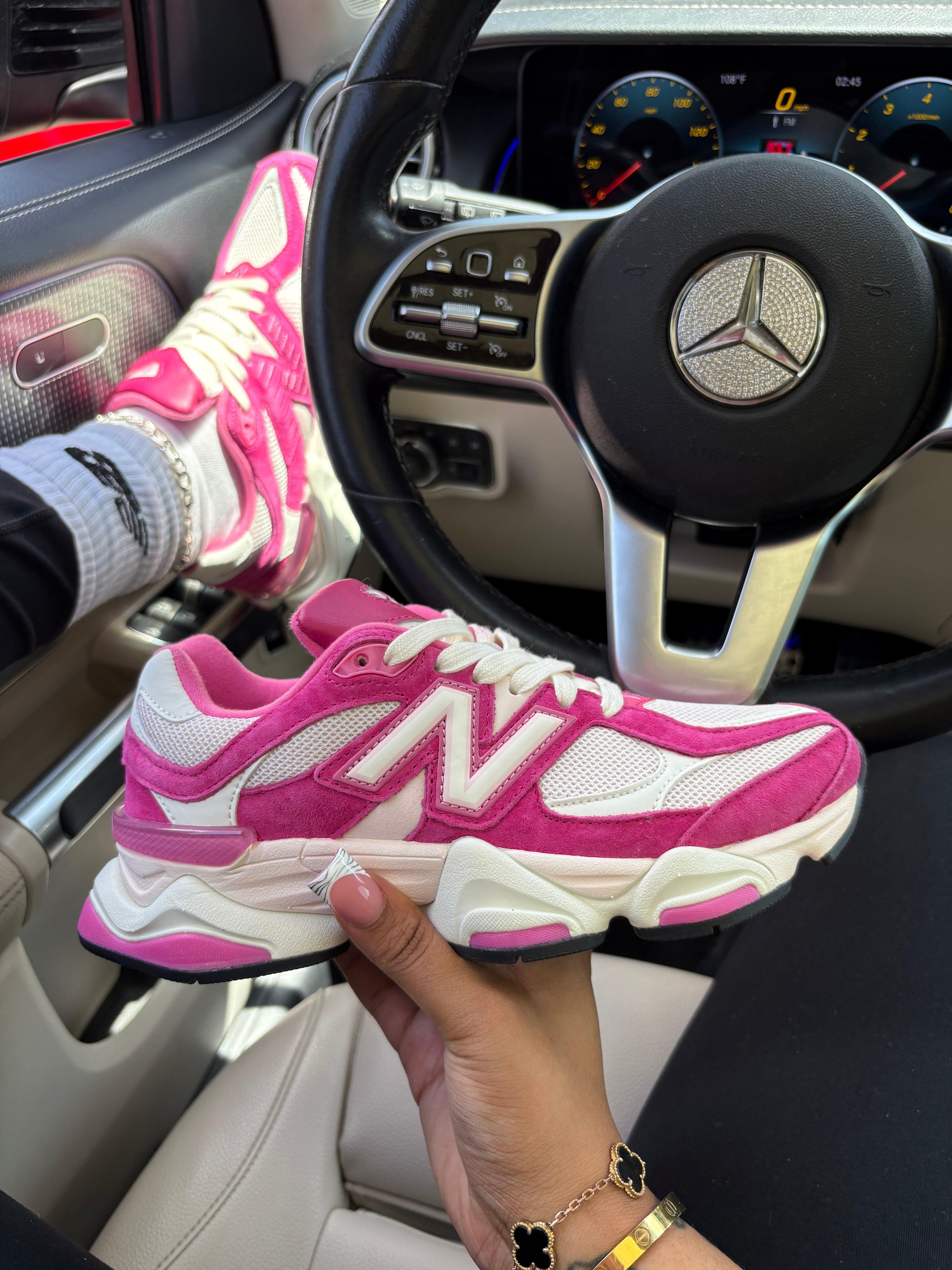 FUCHSIA PINK